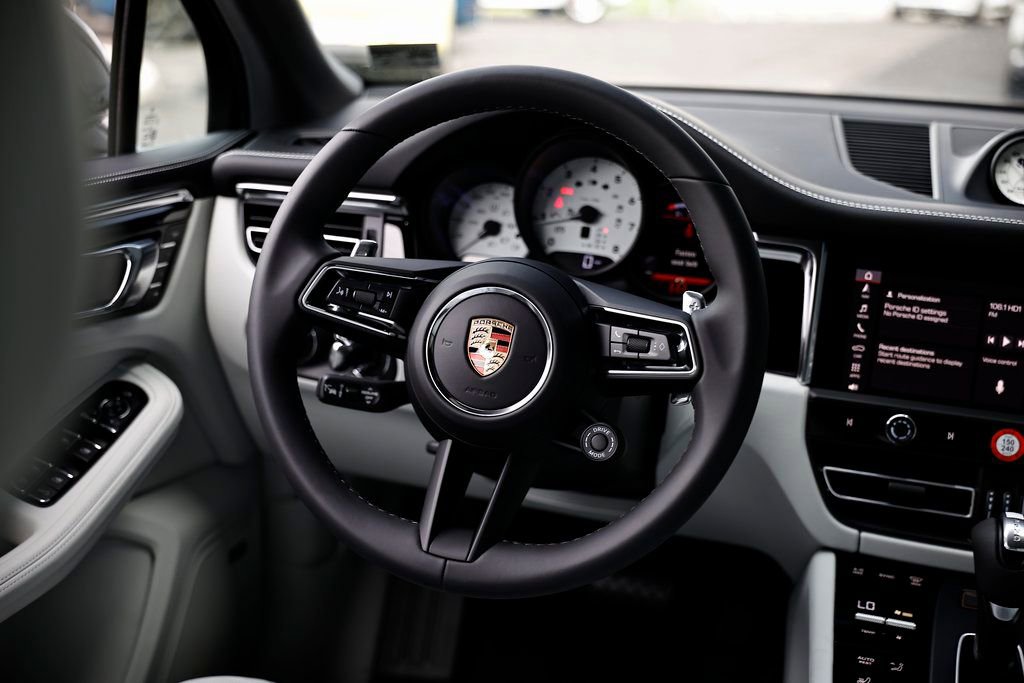 Certified 2026 Porsche Macan image 32