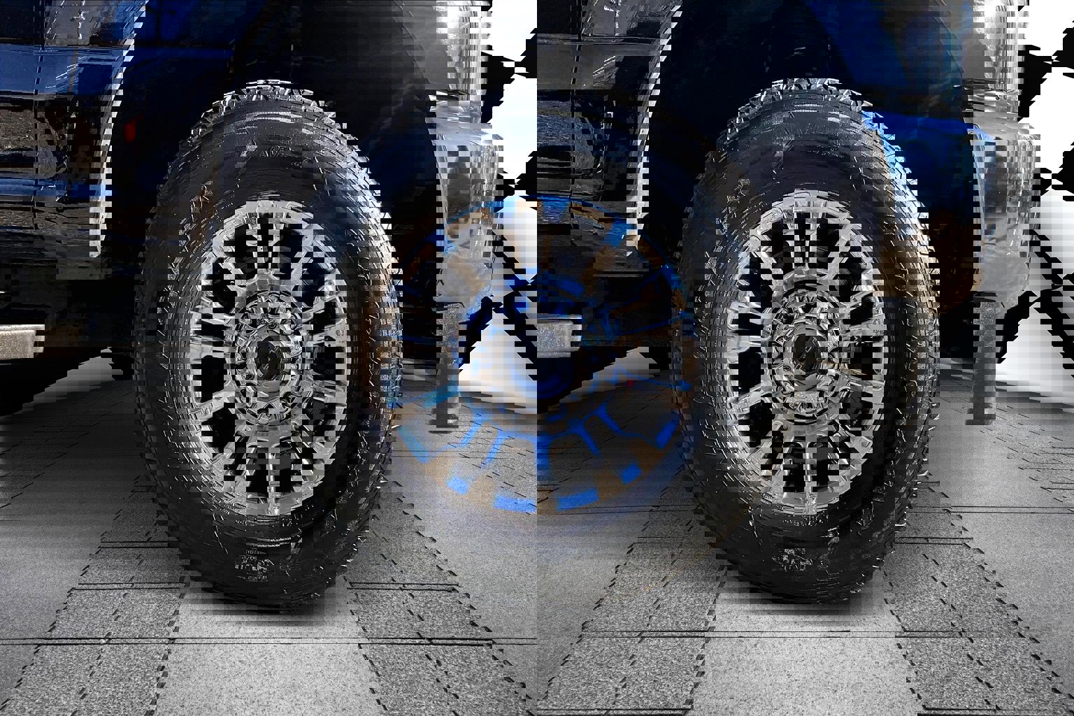 Used 2022 Ford F350 XLT w/ XLT Premium Package image 5