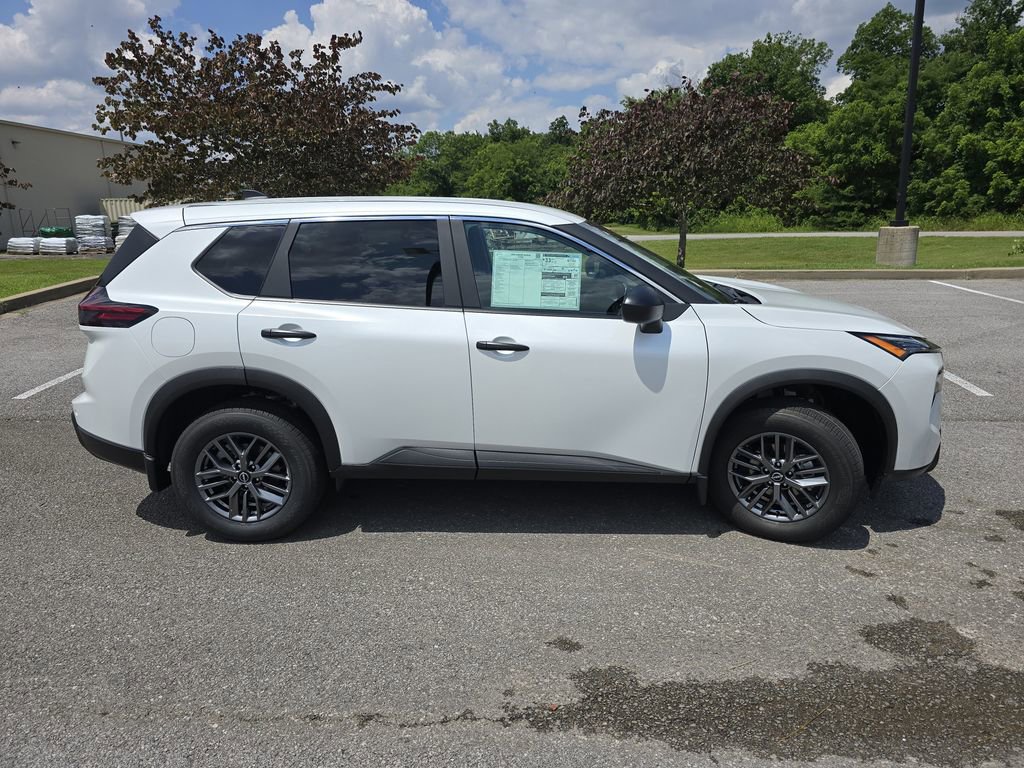 Used 2025 Nissan Rogue S image 13