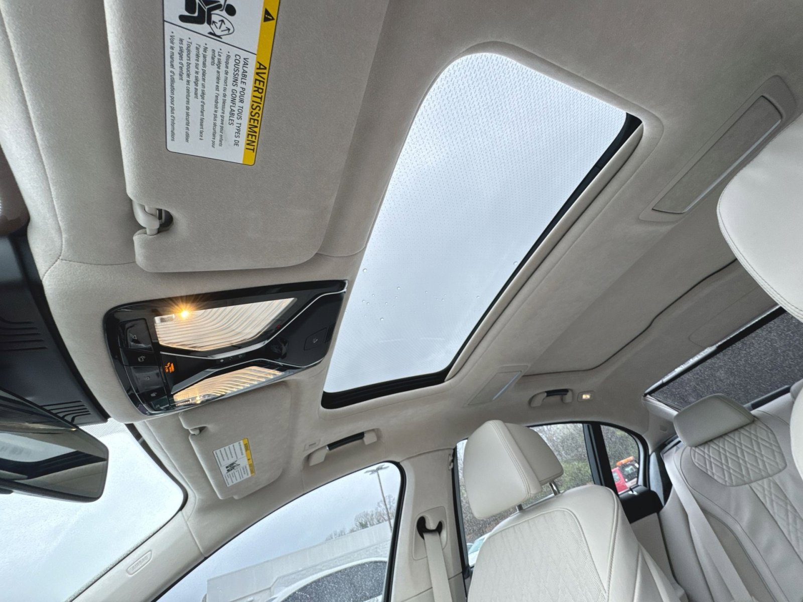 Used 2021 BMW 750i xDrive w/ Executive Package image 24