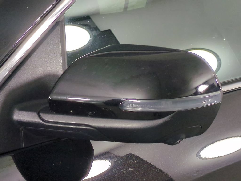 Used 2026 GMC Acadia Elevation w/ Elevation Premium Package FWD image 12