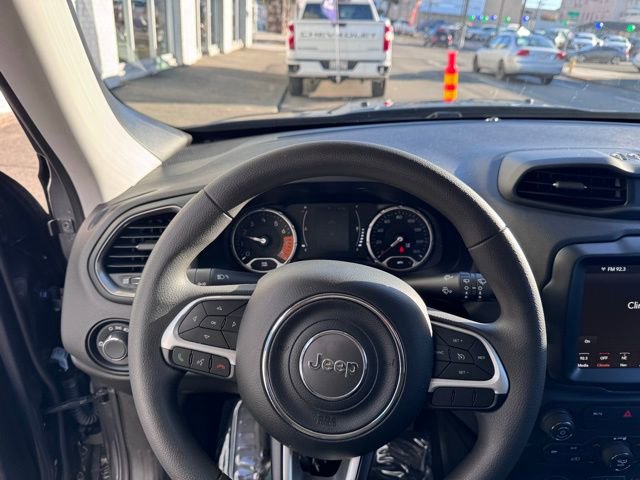 Used 2023 Jeep Renegade Latitude AWD/4WD image 12