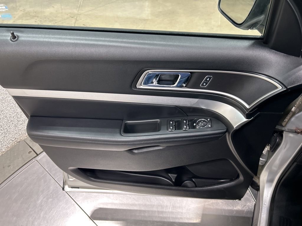Certified 2017 Ford Explorer XLT w/ Equipment Group 202A image 14