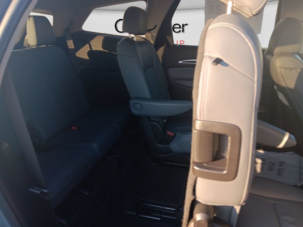 Used 2020 Buick Enclave Essence AWD/4WD image 14