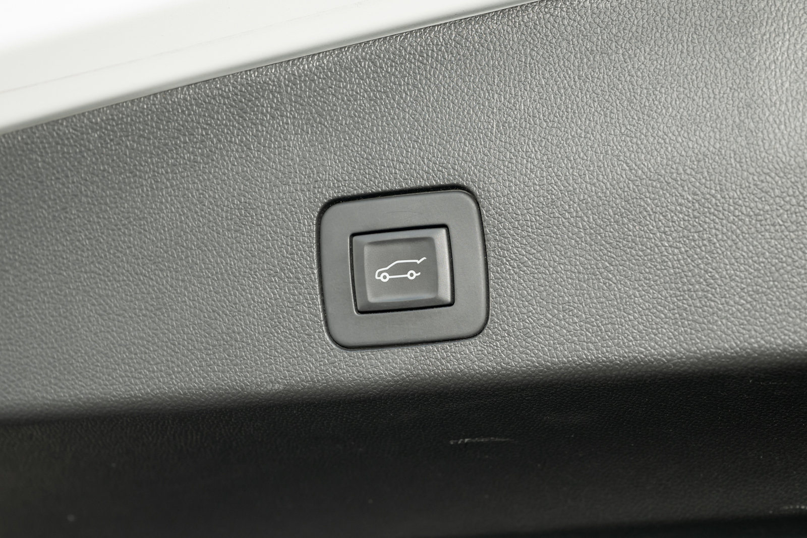 Used 2025 Buick Encore GX Avenir w/ Avenir Technology Package image 41