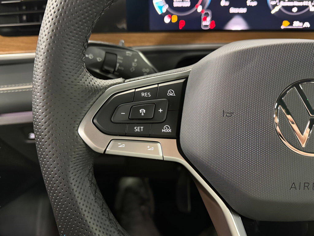 New 2026 Volkswagen Tiguan SEL R-Line image 12