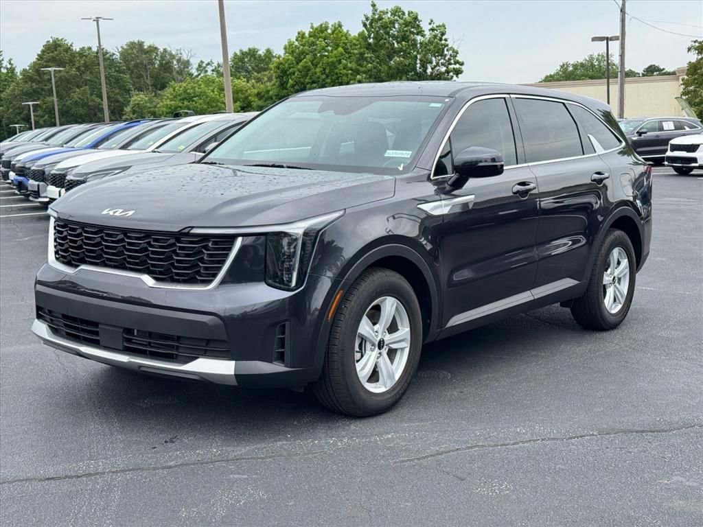 Certified 2025 Kia Sorento LX FWD image 6
