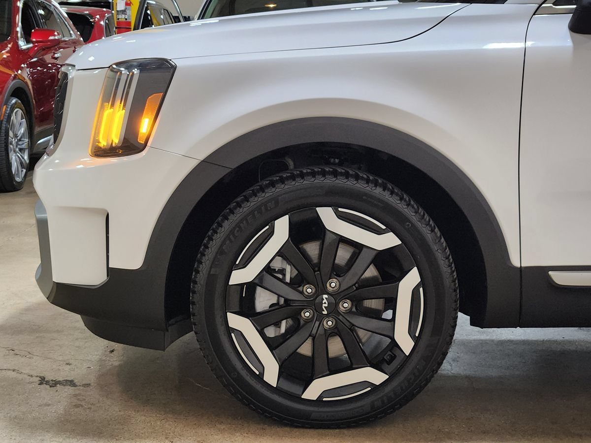 Used 2024 Kia Telluride EX w/ EX Captain's Chair Package FWD image 5