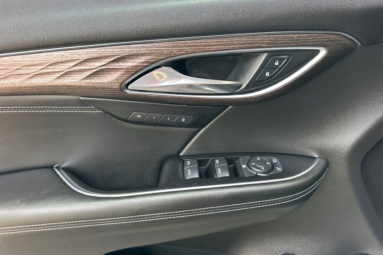 Certified 2022 Buick Envision Avenir w/ Technology Package II image 11