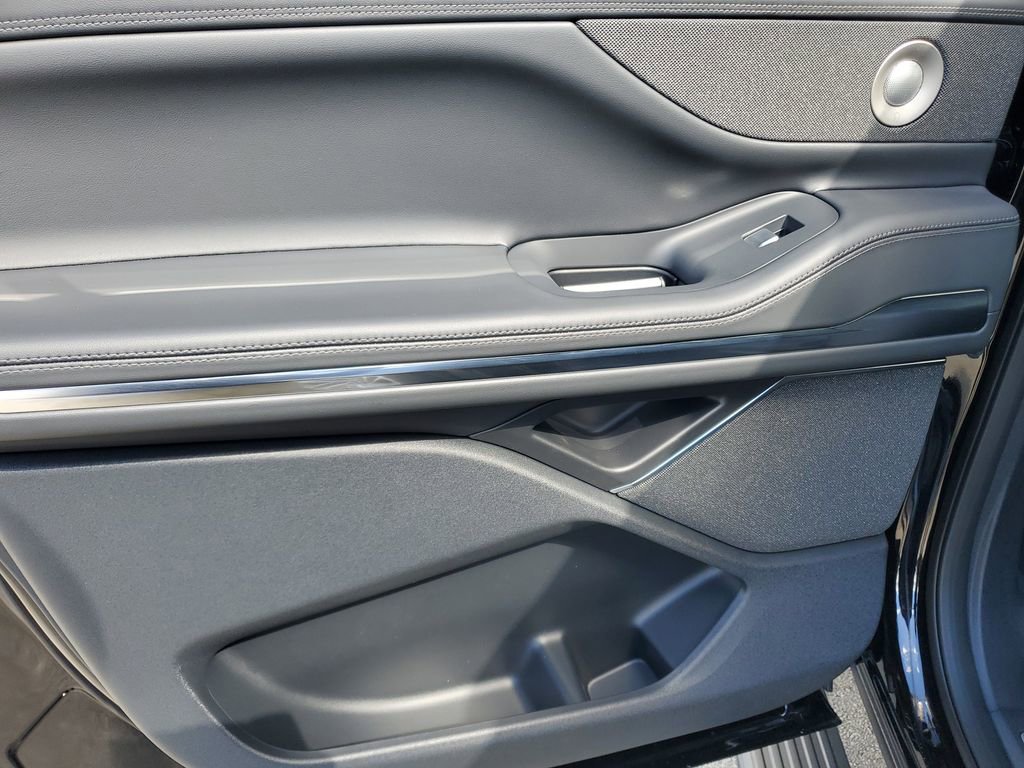 New 2025 Lincoln Navigator L Reserve image 9