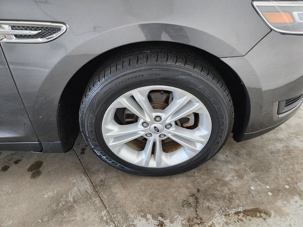 Used 2017 Ford Taurus SE FWD image 38