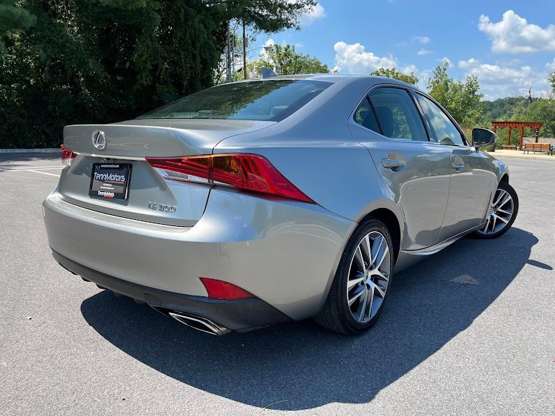 Used 2019 Lexus IS 300 image 4