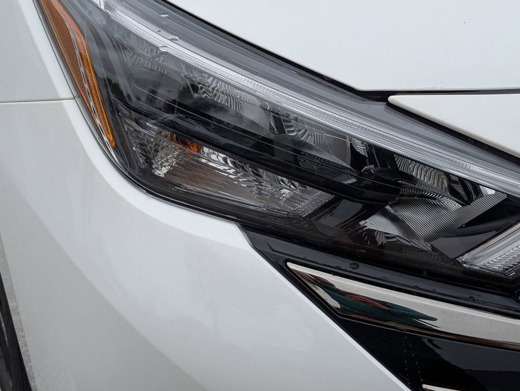 New 2025 Nissan Versa SR w/ Trunk Package image 9