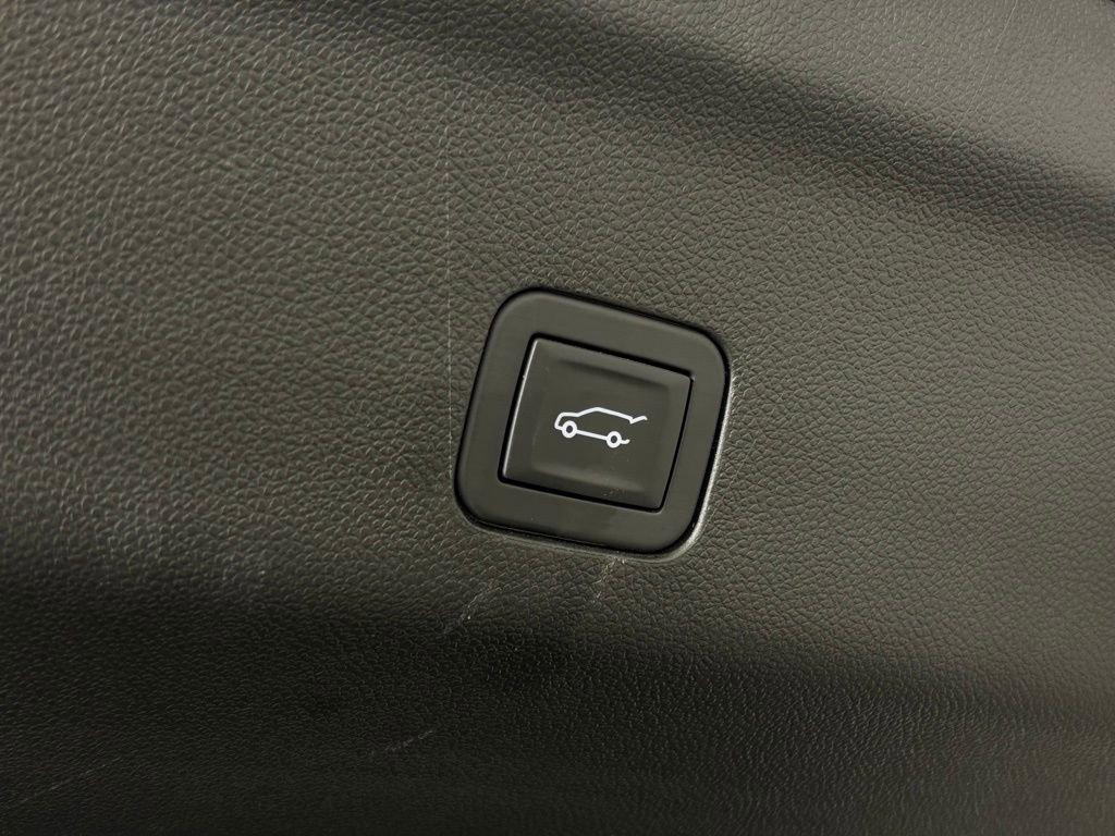 Used 2025 GMC Yukon Denali image 44