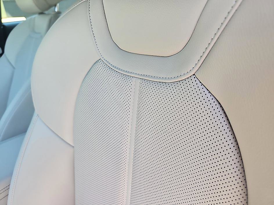 Used 2023 Genesis G70 2.0T RWD image 15