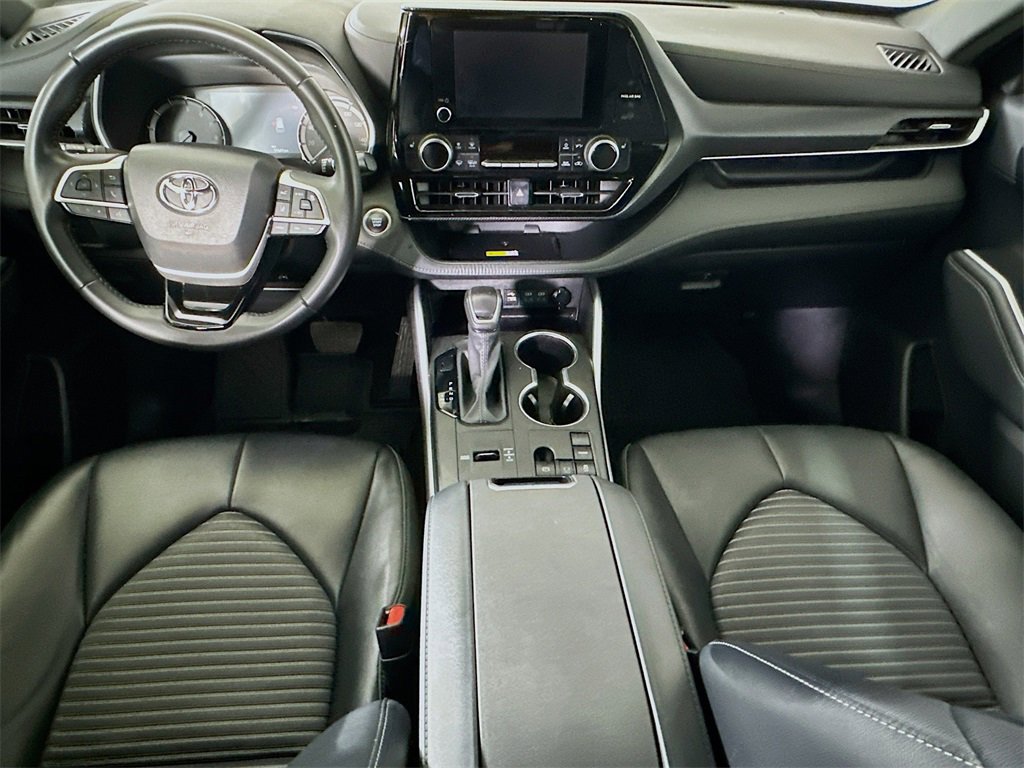 Used 2024 Toyota Highlander XSE image 17