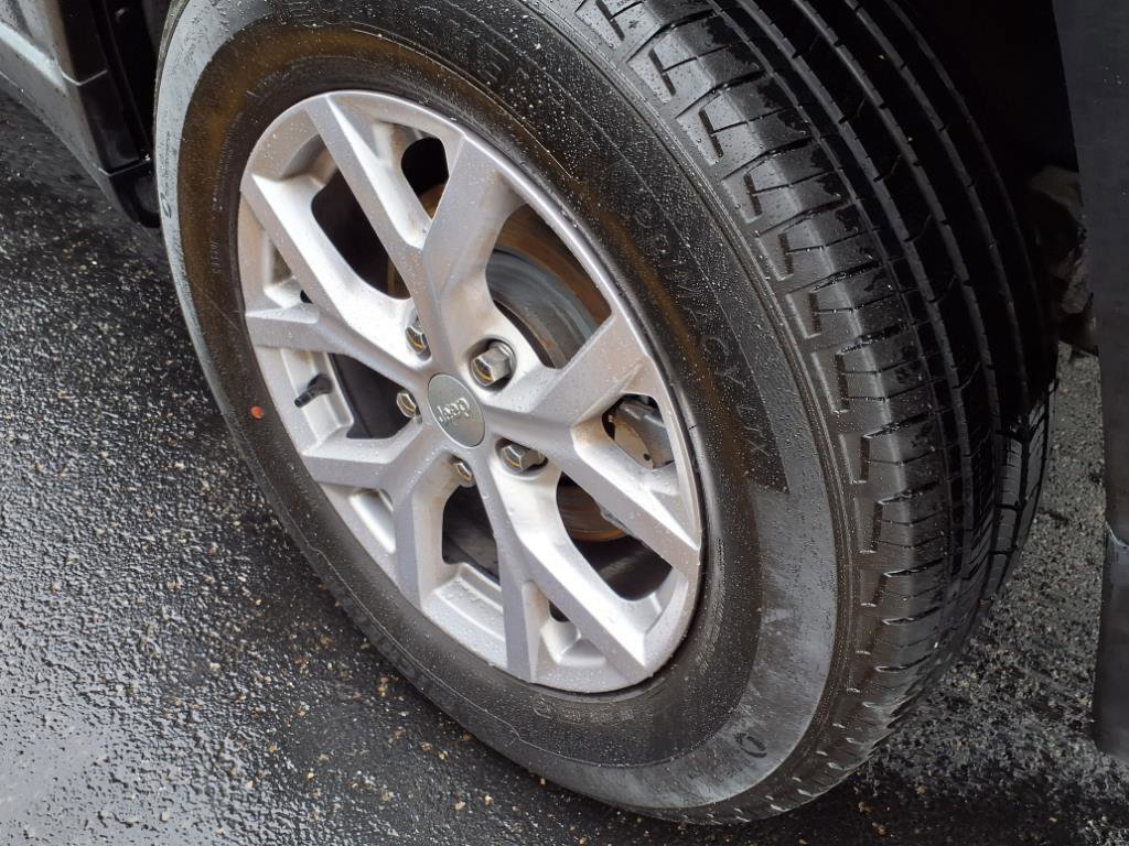 Used 2022 Jeep Grand Cherokee Limited image 28