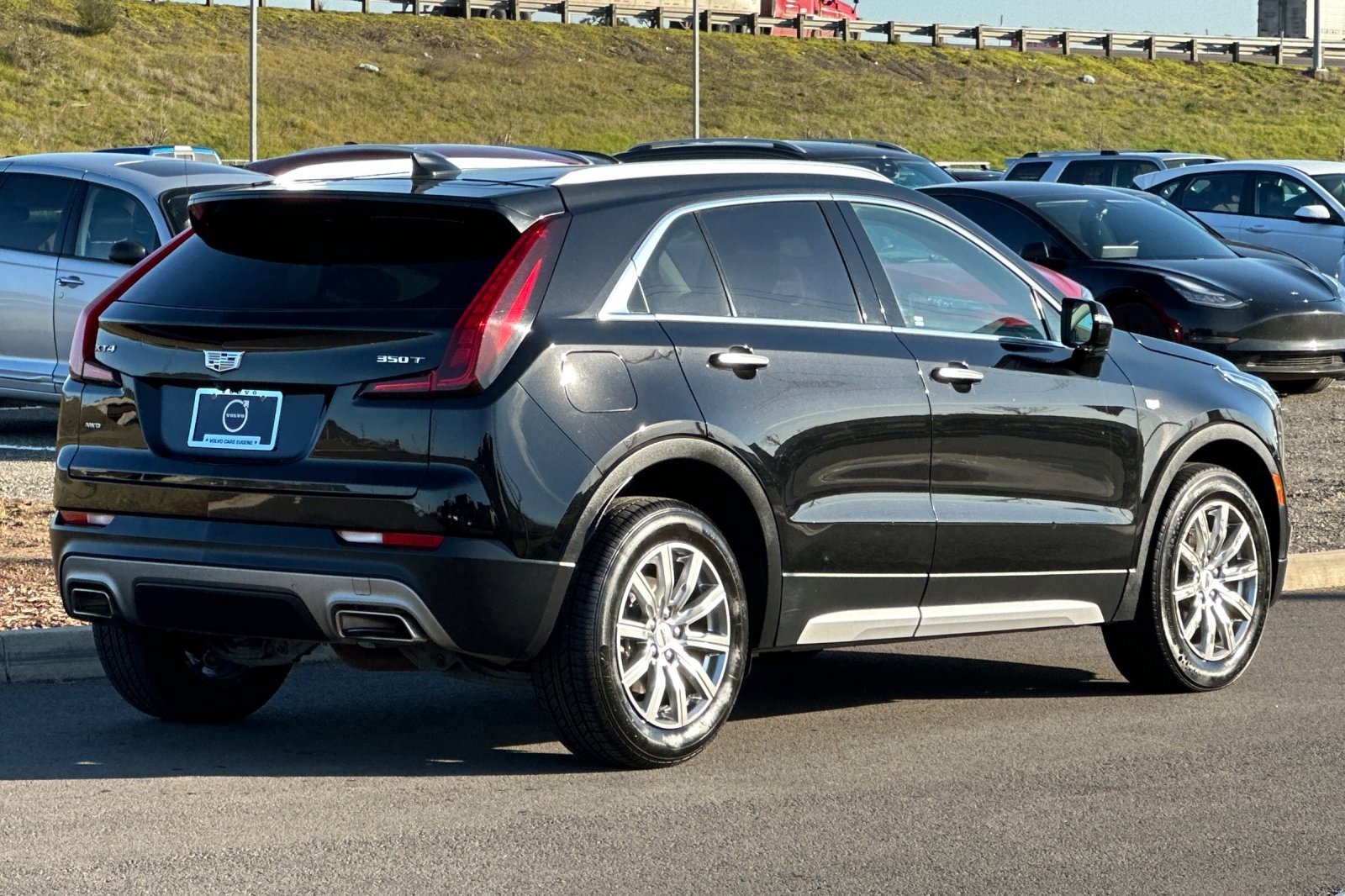 Used 2023 Cadillac XT4 Premium Luxury image 3