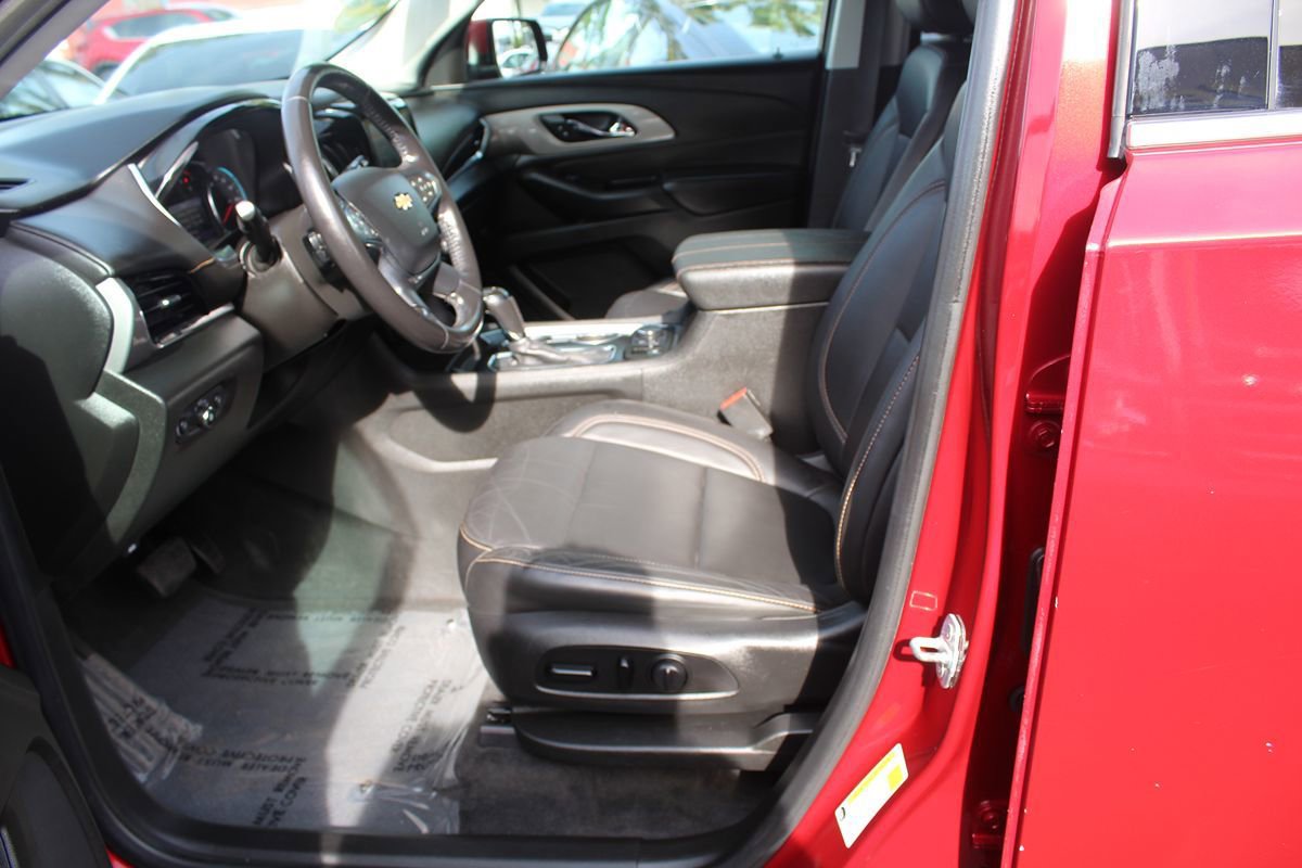 Used 2020 Chevrolet Traverse LT w/ Driver Confidence II Package image 15