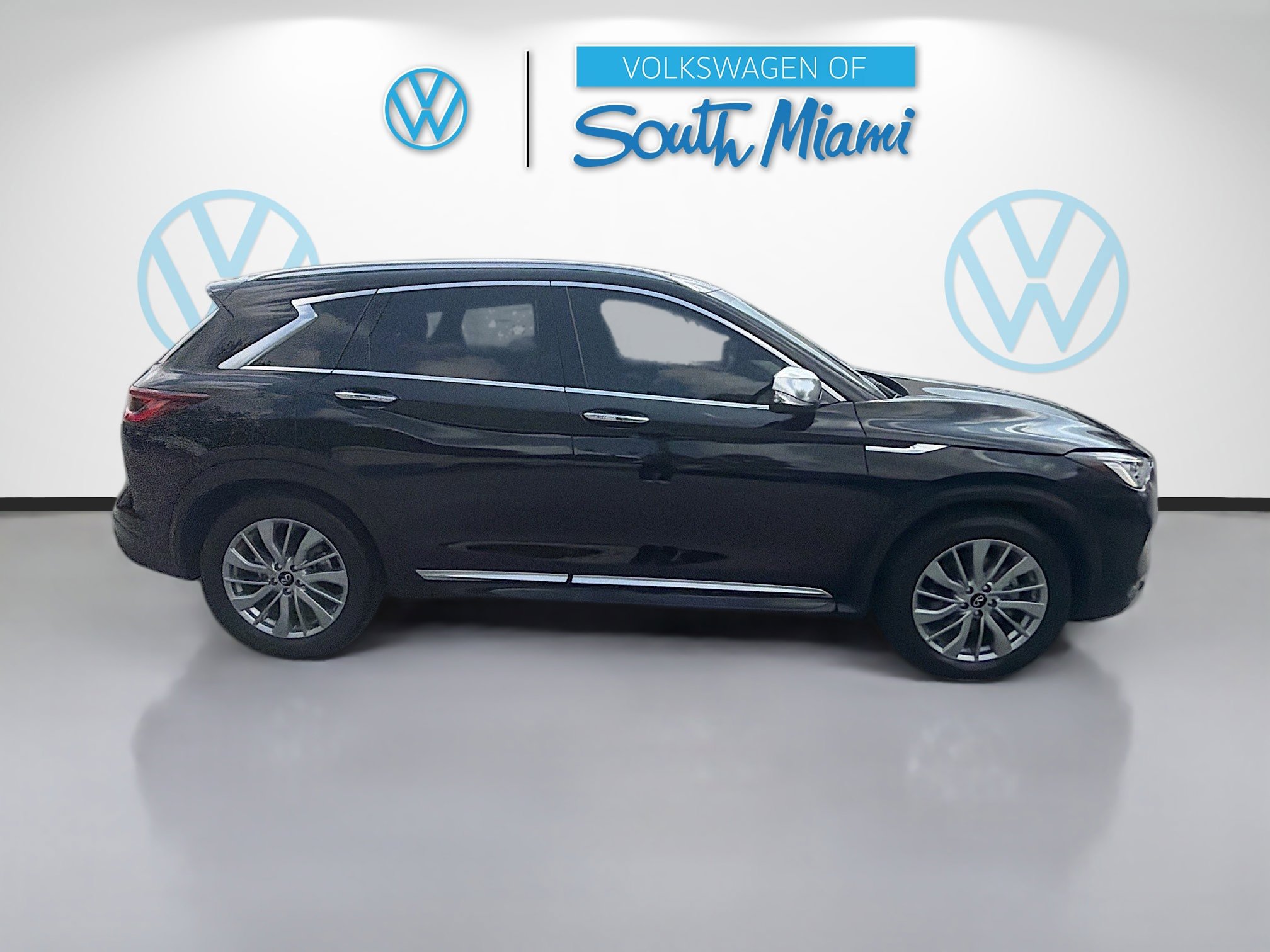 Used 2024 INFINITI QX50 Luxe w/ Accent Package FWD image 8