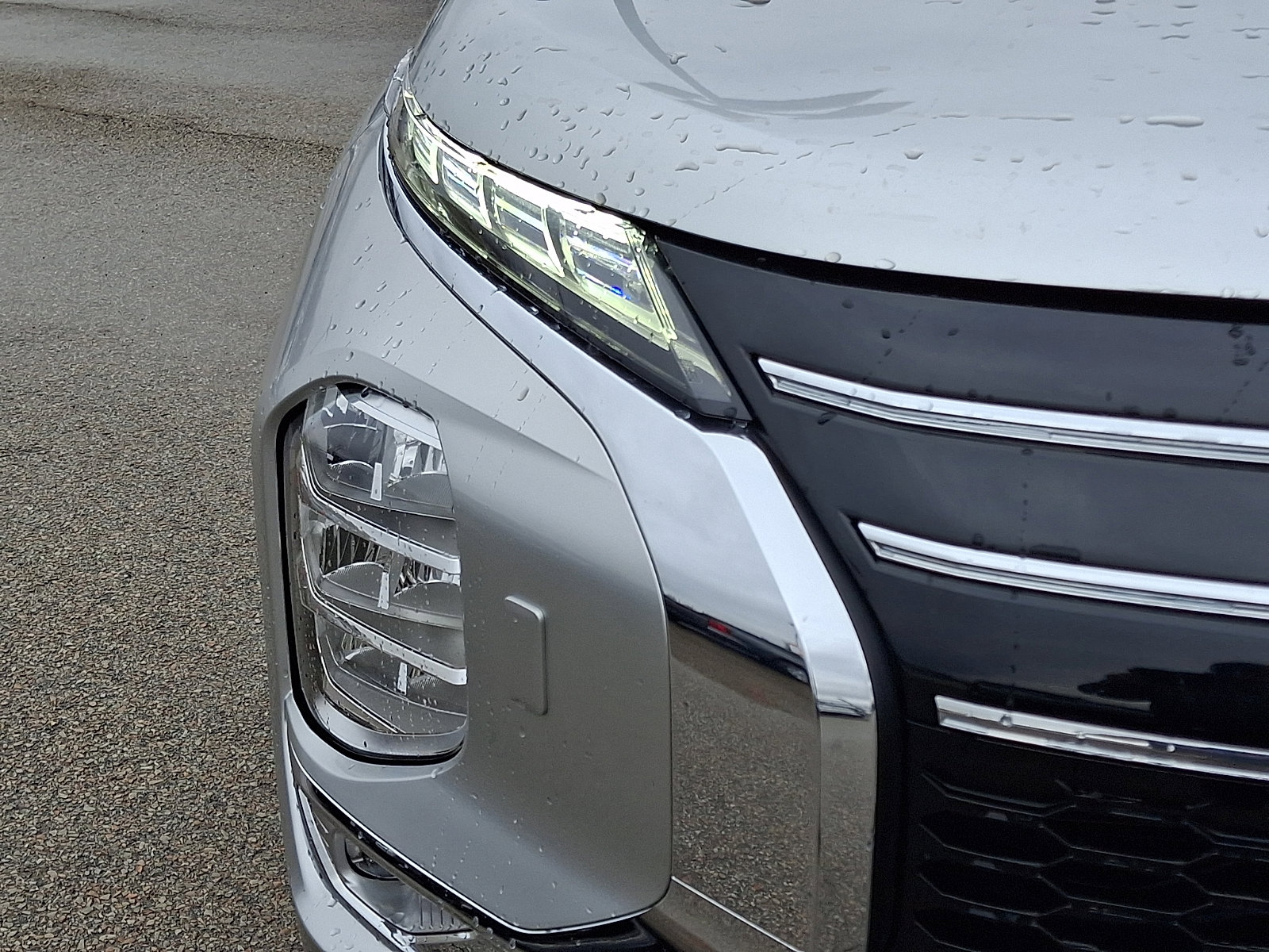 Used 2025 Mitsubishi Outlander AWD image 9