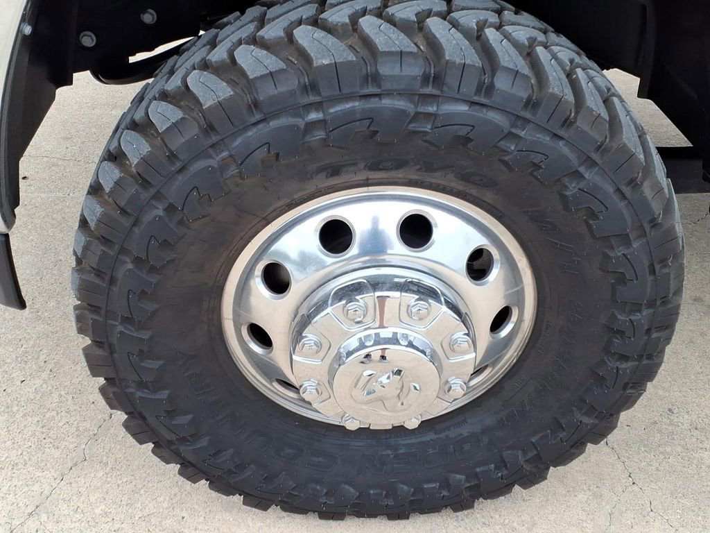 Used 2025 RAM 3500 Laramie AWD/4WD image 9