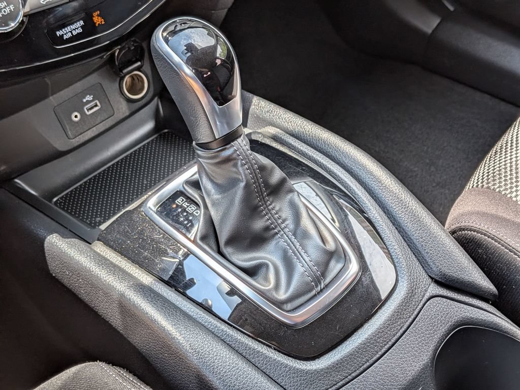 Used 2021 Nissan Rogue Sport SV AWD/4WD image 16
