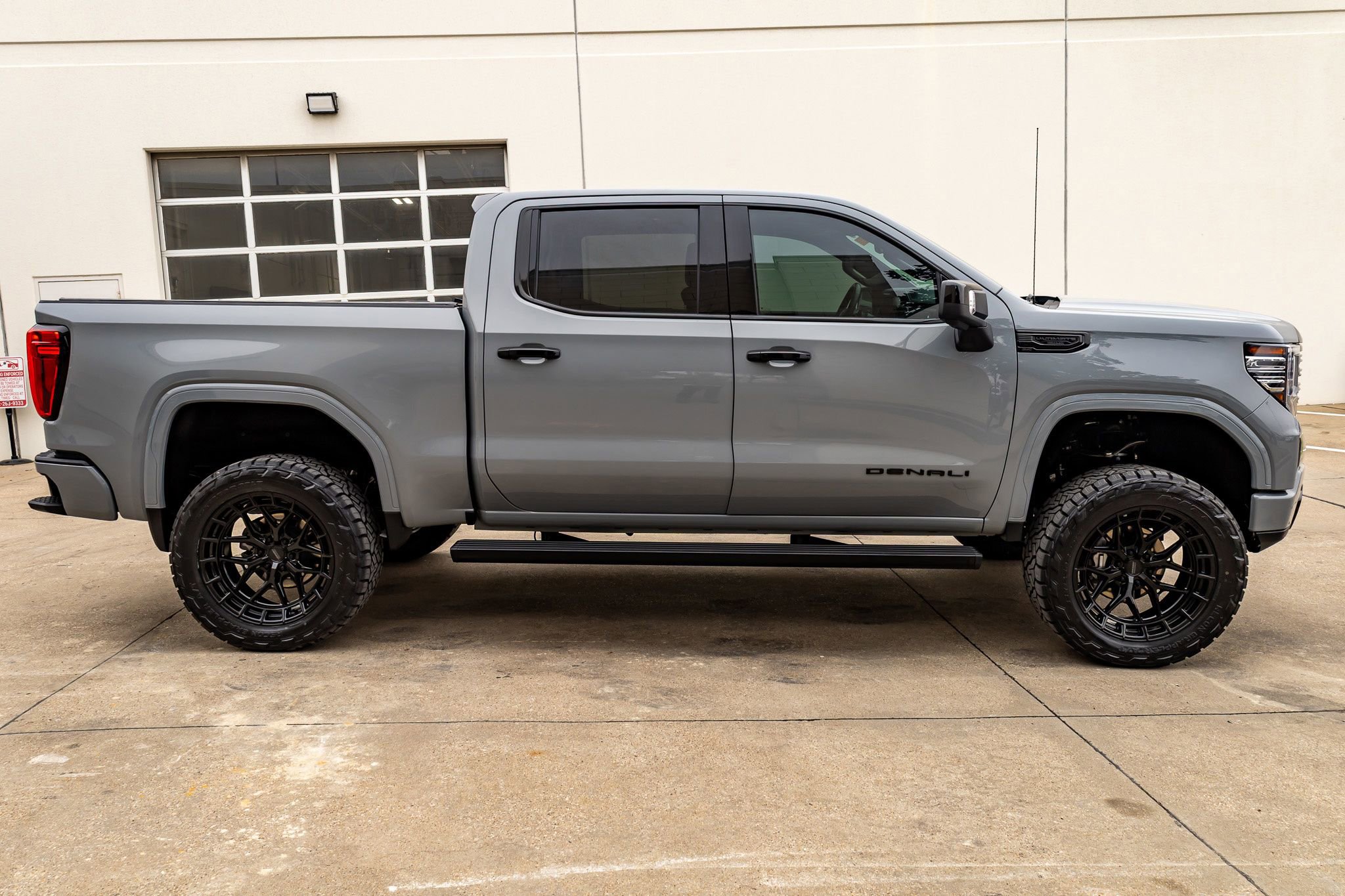 Used 2025 GMC Sierra 1500 Denali Ultimate image 11