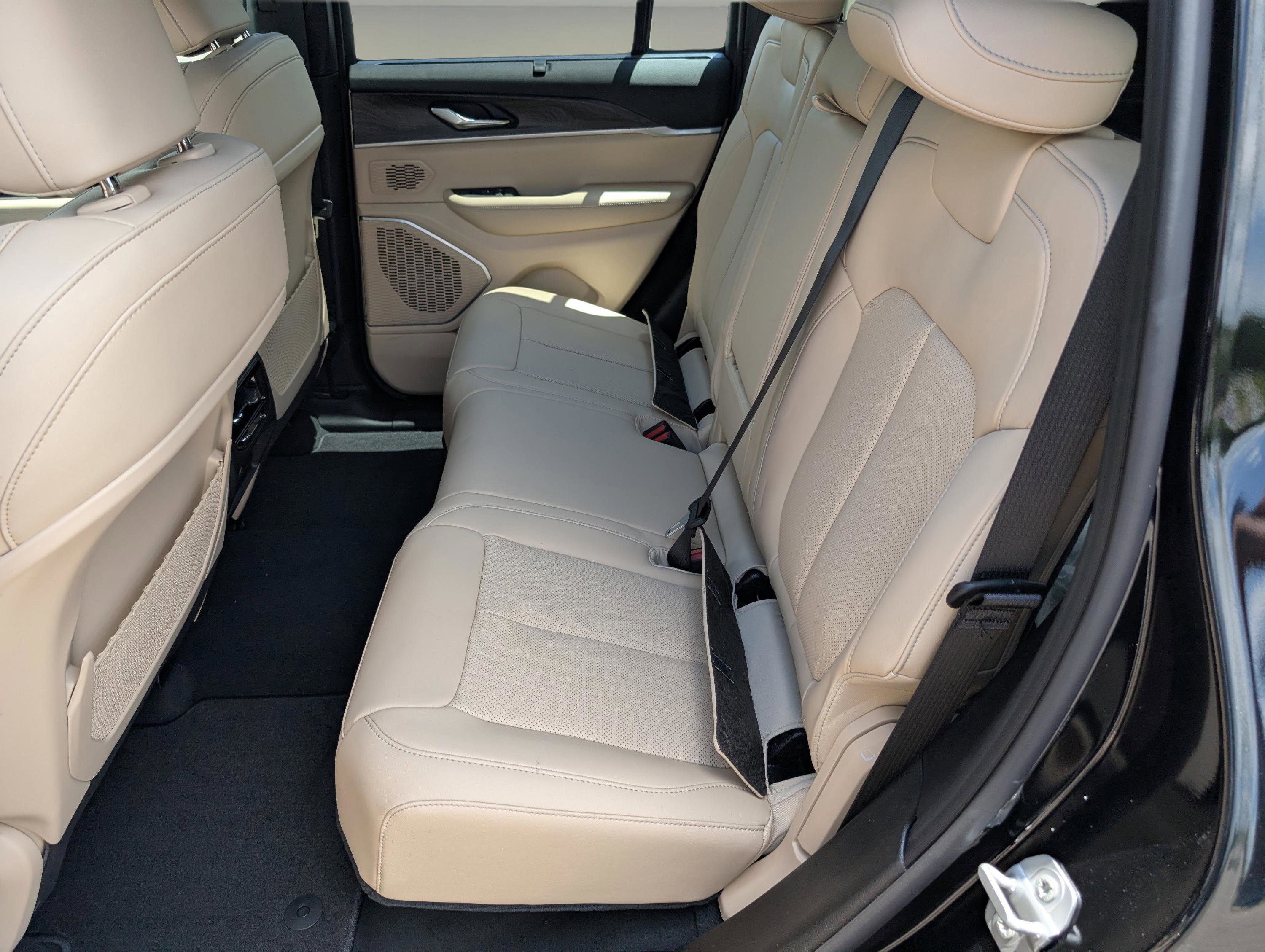 New 2025 Jeep Grand Cherokee Limited w/ Luxury Tech Group II image 20