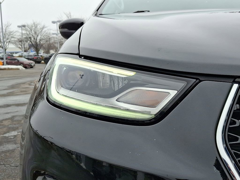 Used 2023 Chrysler Pacifica Touring-L image 9