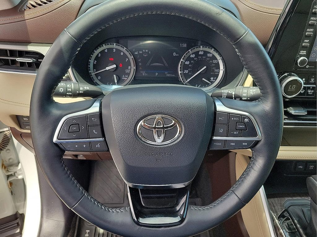 Used 2021 Toyota Highlander Limited FWD image 16