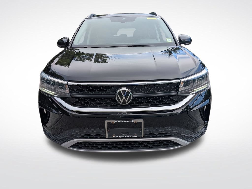 Used 2024 Volkswagen Taos SE w/ Black Wheel Package FWD image 8