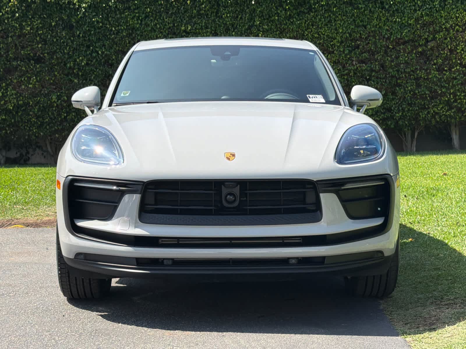 Certified 2025 Porsche Macan AWD/4WD image 11