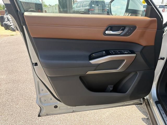 Used 2025 Nissan Pathfinder Platinum w/ Cargo Package AWD/4WD image 24
