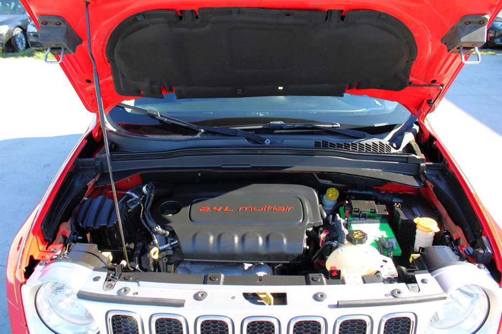 Used 2015 Jeep Renegade Limited image 31