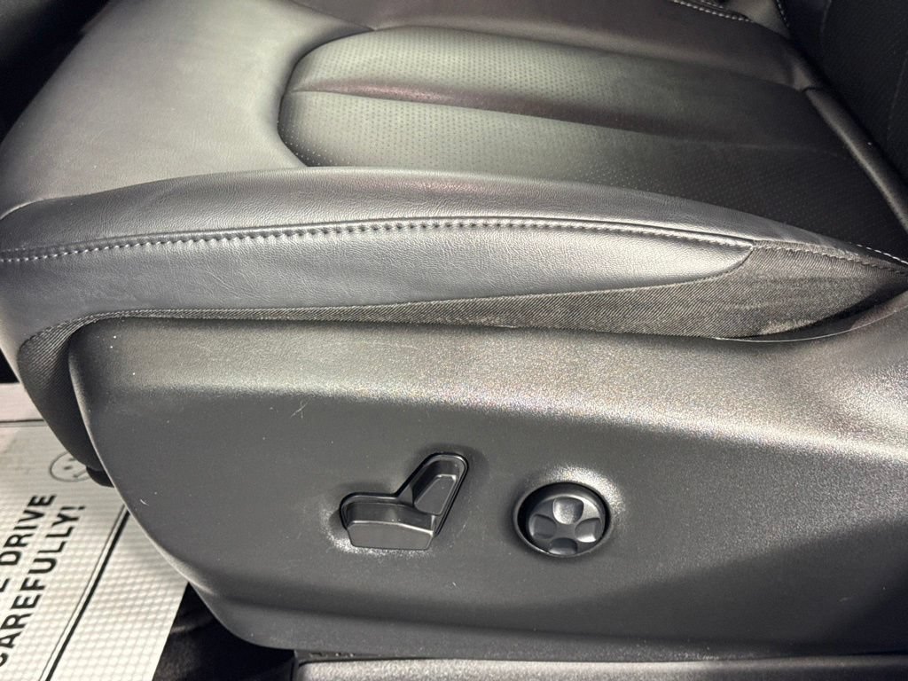 Certified 2024 Chrysler Pacifica Limited FWD image 24