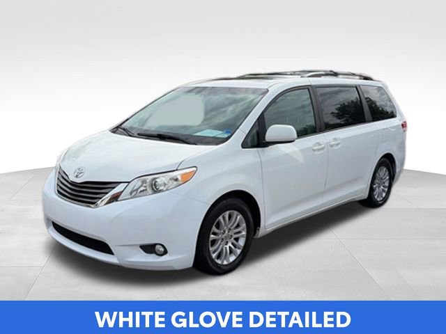 Used 2014 Toyota Sienna XLE FWD image 12