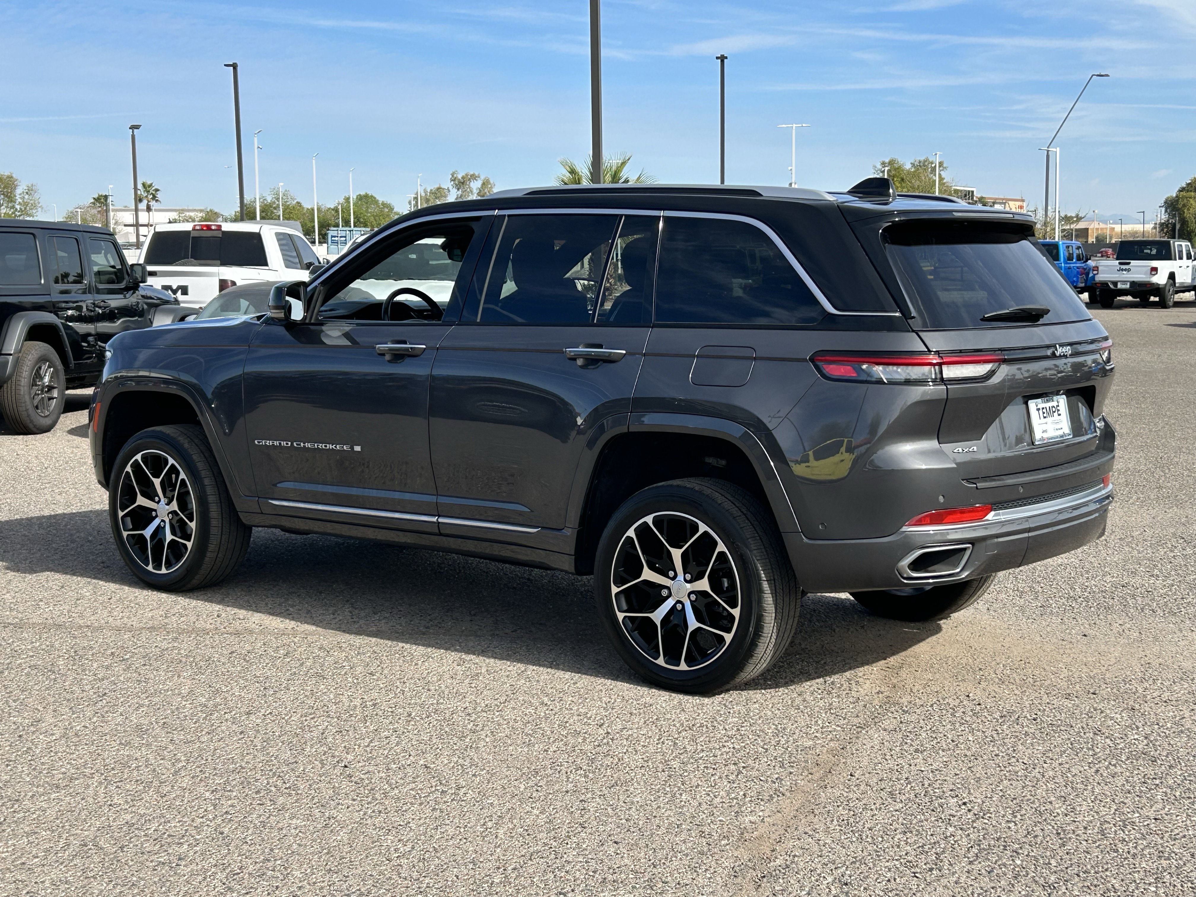 Used 2022 Jeep Grand Cherokee Summit image 4