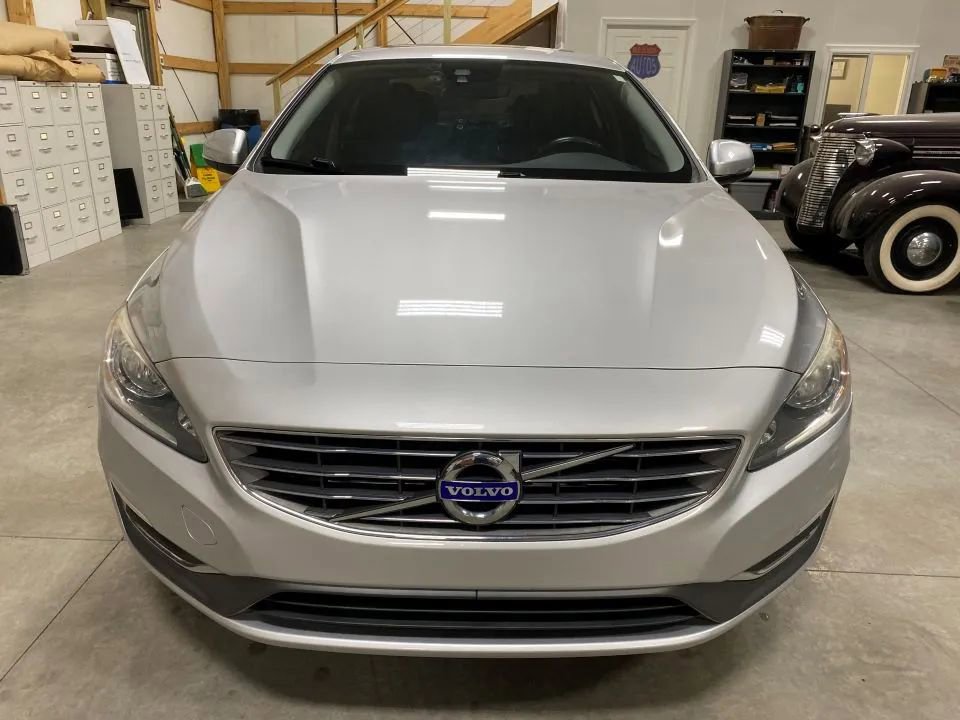 Used 2018 Volvo S60 T5 Inscription image 2