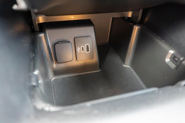 Used 2025 Ford Explorer Active AWD/4WD image 28