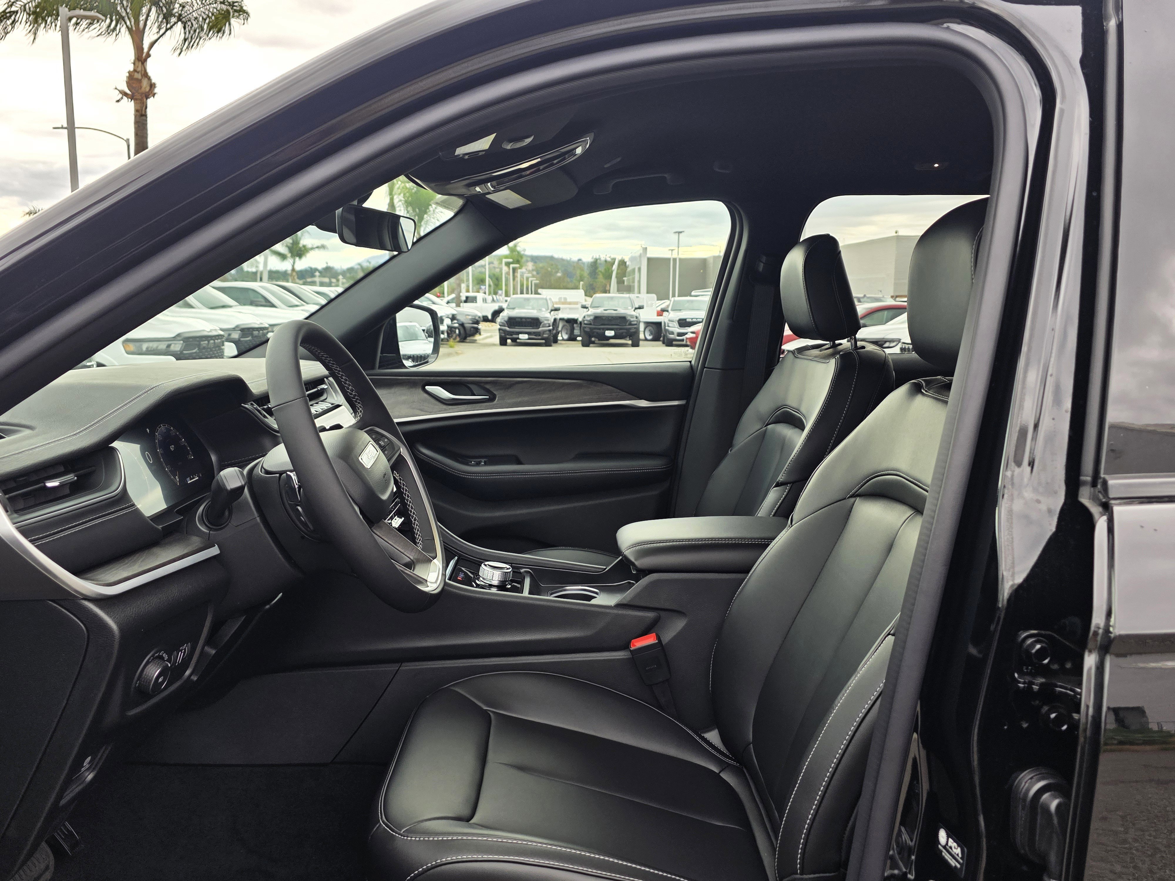 New 2025 Jeep Grand Cherokee Limited image 10