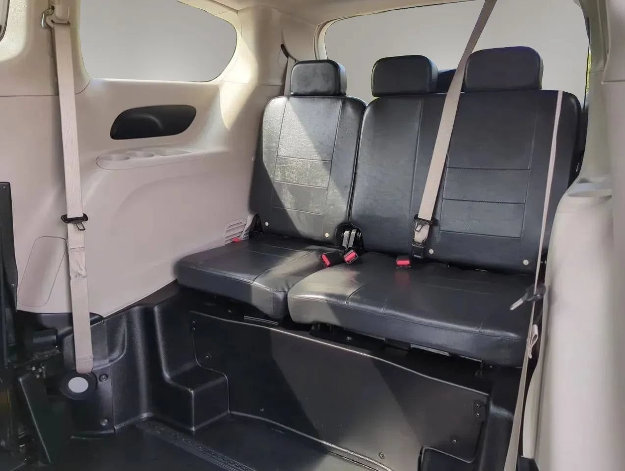 Used 2023 Chrysler Voyager LX FWD image 23