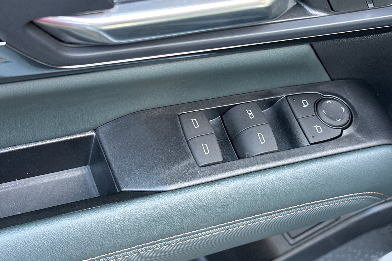 Used 2026 GMC Terrain AT4 w/ Convenience Package III image 11