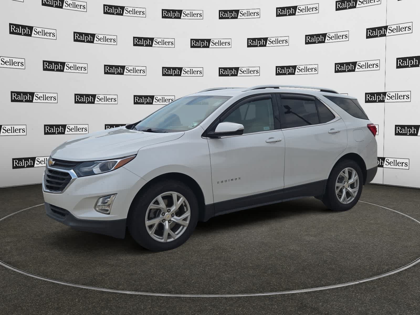 Used 2019 Chevrolet Equinox LT FWD image 2