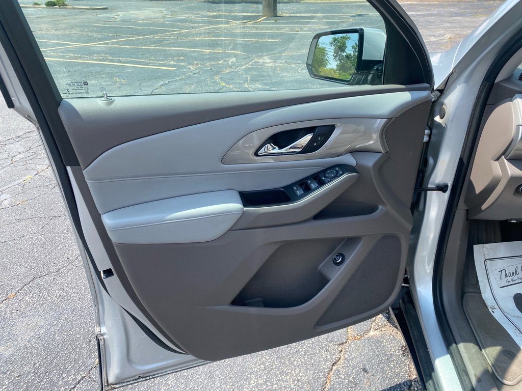 Used 2018 Chevrolet Traverse LT image 10
