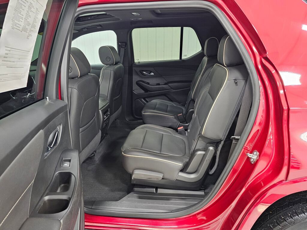 Used 2023 Chevrolet Traverse Premier image 13