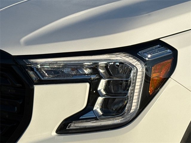 Used 2024 GMC Terrain SLE w/ Driver Convenience Package image 4