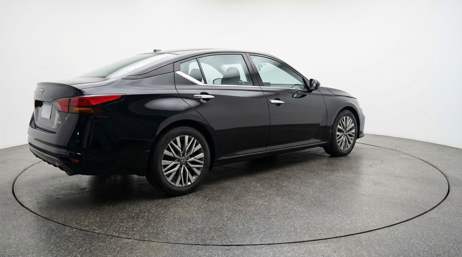 Used 2025 Nissan Altima 2.5 SV image 9