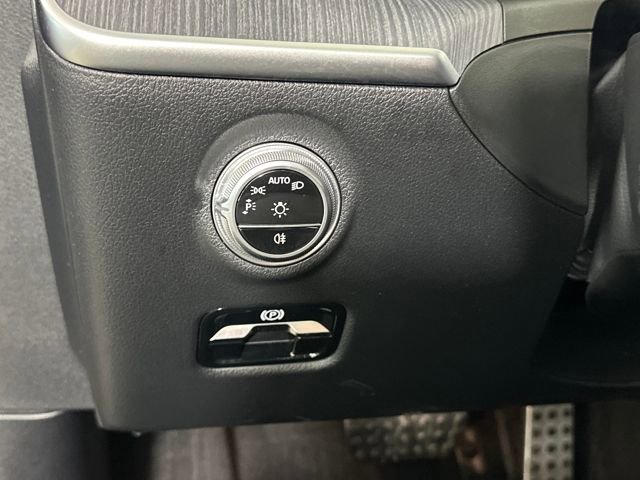 Used 2023 Mercedes-Benz C 300 4MATIC Sedan image 18