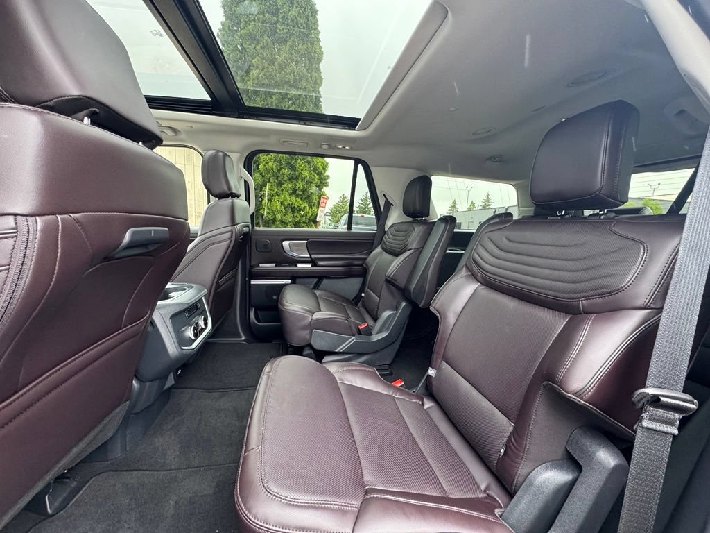 Used 2025 Ford Expedition Platinum w/ Platinum Ultimate Package AWD/4WD image 32